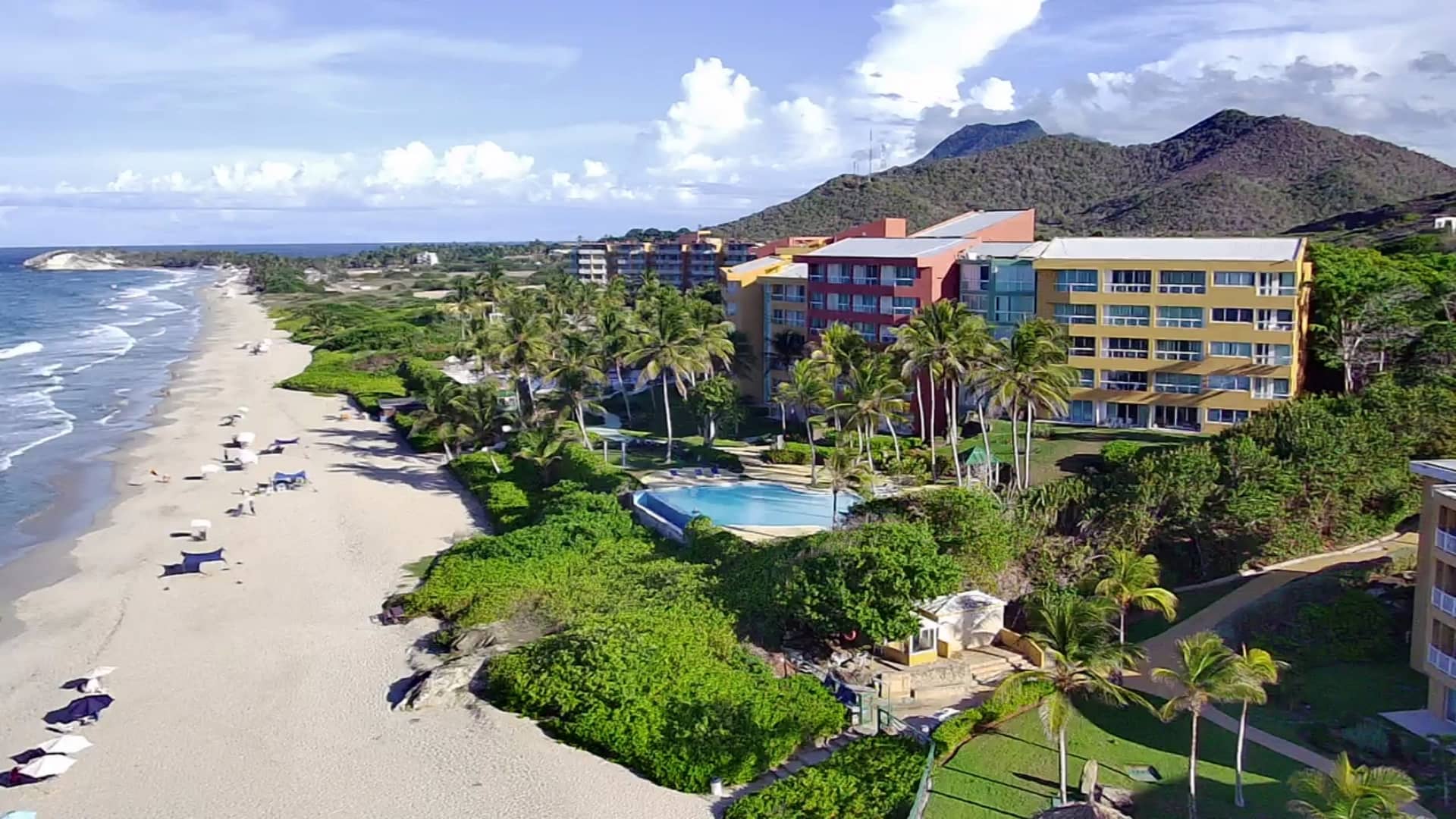 Cimarron Suites  Playa Parguito Apto de 3 Hab